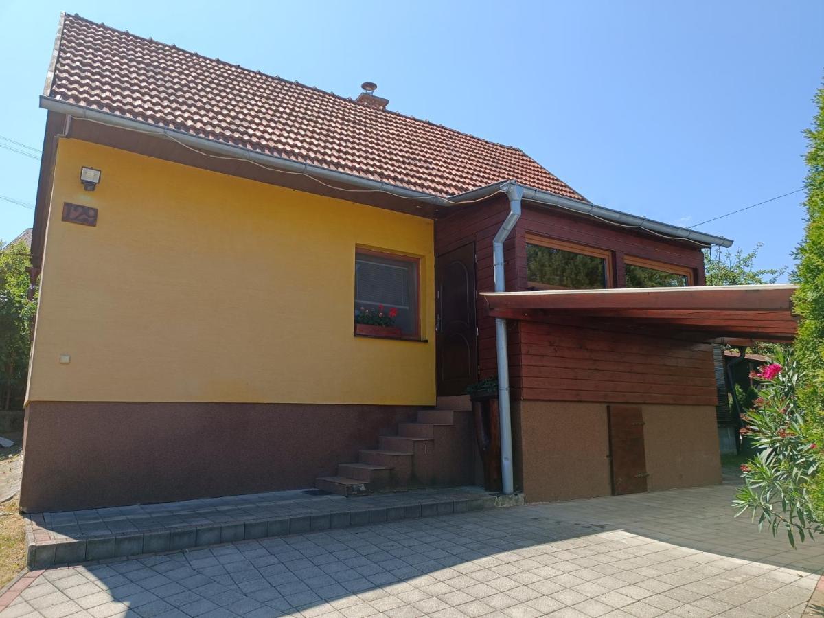 הוילה Liptovský Hrádok Utulny Dovolenkovy Dom מראה חיצוני תמונה
